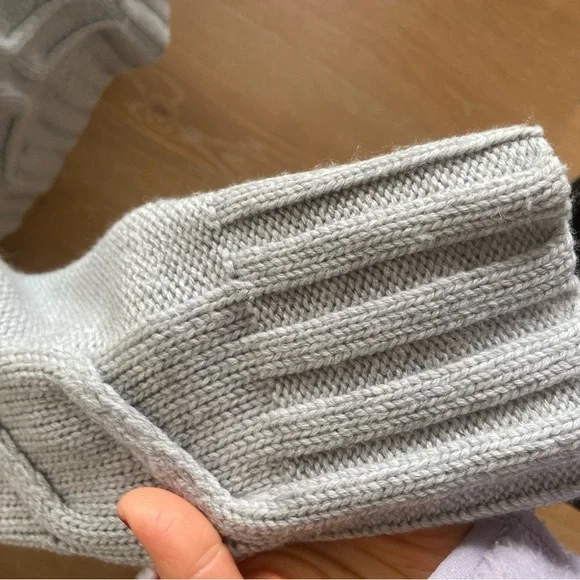 Wilfred (Aritzia) Grey Merino wool Sweater Size Medium - Picture 4 of 6